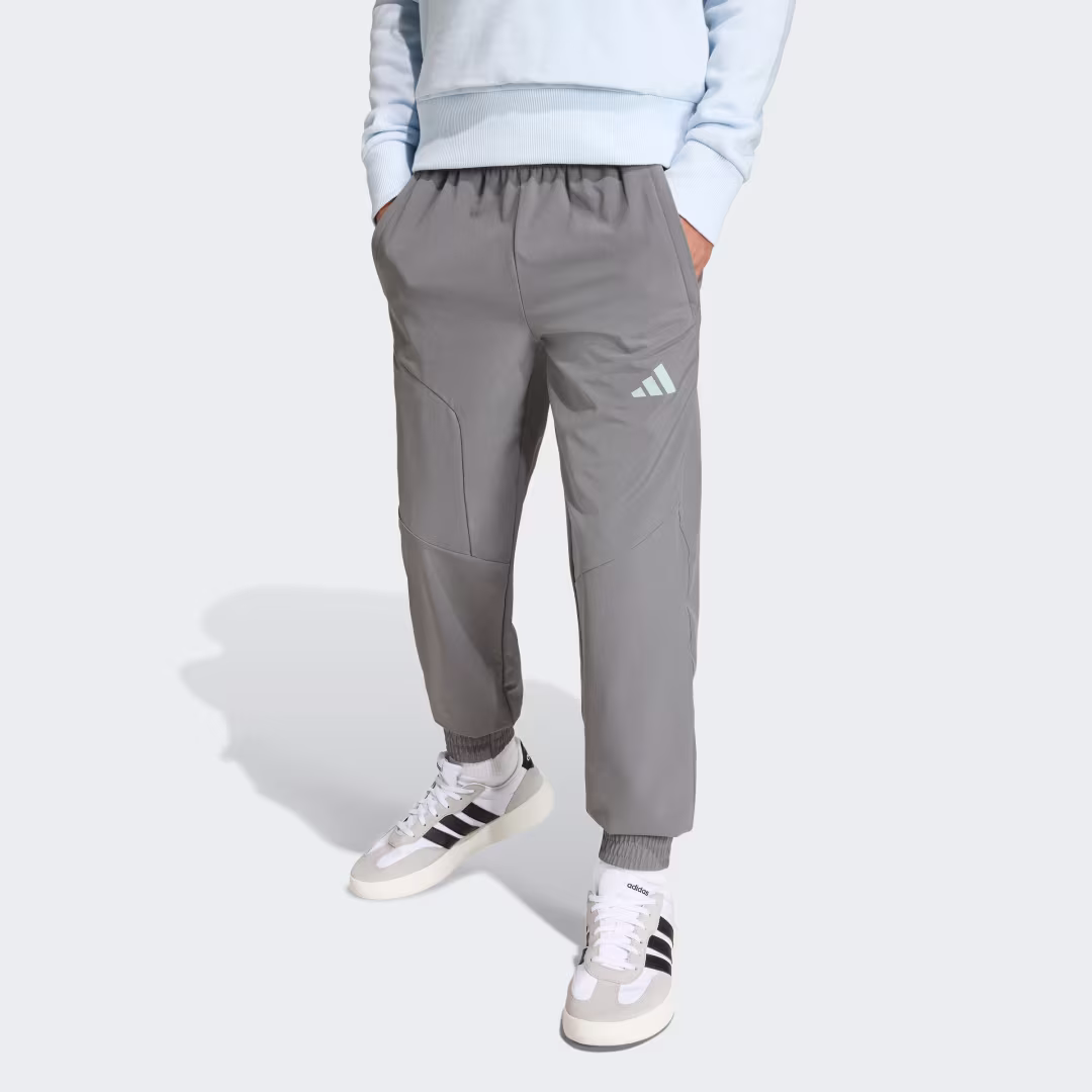 ADIDAS BOYS HOODED TECH BYXOR I VÄVT MATERIAL ADIDAS BOYS HOODED TECH BYXOR I VÄVT MATERIAL